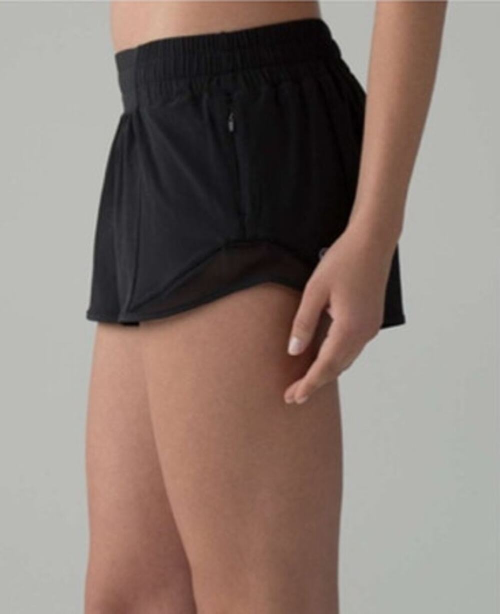 Lululemon Hotty Hot Short II Black Size: 6 Lined Shorts 2.5" Inseam